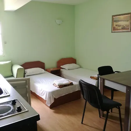 елка Appartement *