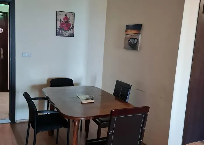 елка * בורגאס